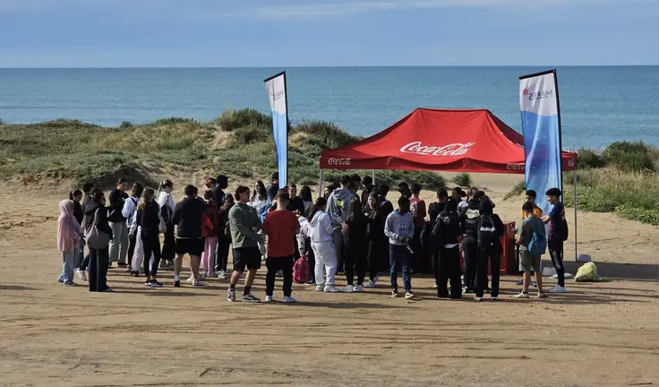 Alumnos del IES San Sebasti&aacute;n participan en una jornada de voluntariado ambiental en Los Enebrales