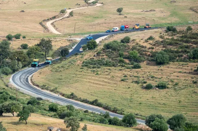 Carretera entre El Cerro de And&eacute;valo y San Telmo
