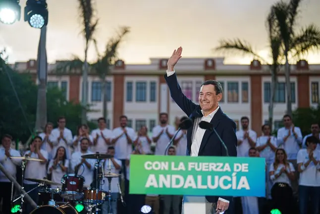 Juanma Moreno, durante un mitin del PP.