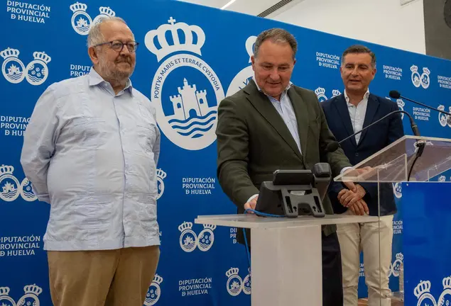 Momento en el que le comunican el premio al ganador mediante una llamada