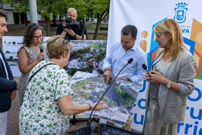 Presentaci&oacute;n de la Plaza Provincia a los 
vecinos