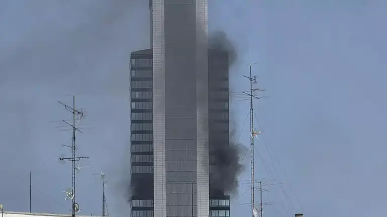 Incendio en la Torre Moeve.