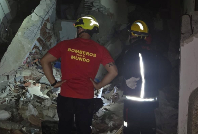 Los bomberos del Consorcio trabajando en Venezuela. / Consorcio Provincial de Bomberos.