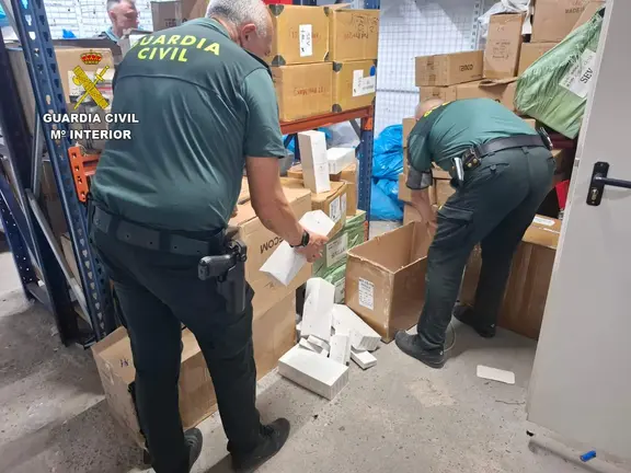 Incautaci&oacute;n de productos falsificados.