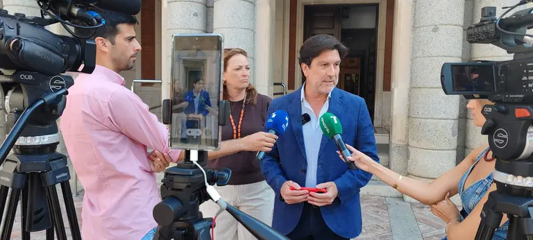 Enrique Gavi&ntilde;o en rueda de prensa