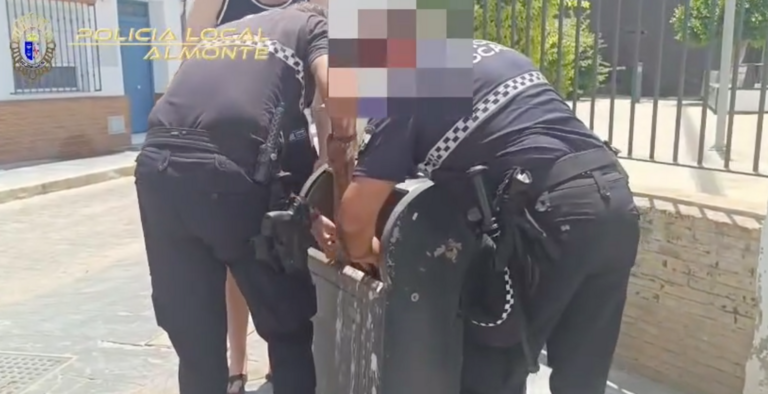 Momento del rescate / Fotograf&iacute;a: Polic&iacute;a local de Almonte.