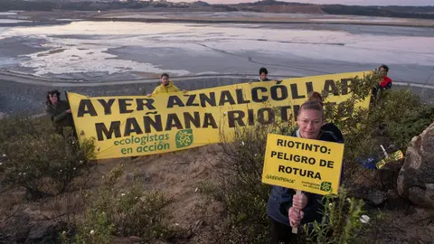 Despliegue de pancartas en Riotinto