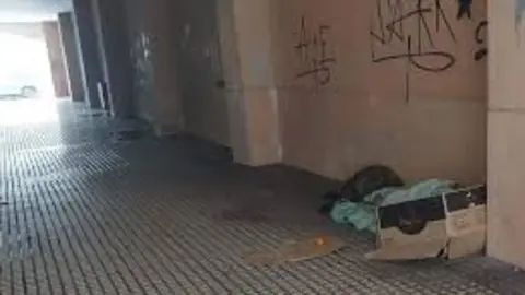 'Cama' en un pasaje del centro