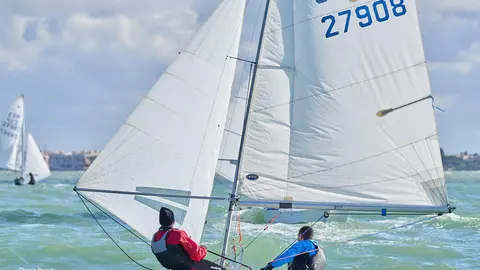 Los regatistas en acci&oacute;n.