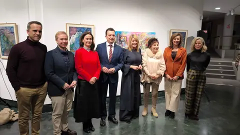 Antonia Mar&iacute;a Peralto junto a la alcaldesa de Huelva, Pilar Miranda, representantes municipales y de la Fundaci&oacute;n Caja Rural