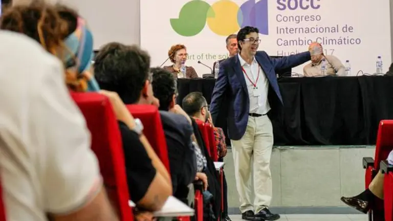 Varios instantes durante el desarrollo de la ponencia "Ciencia y Cambio Clim&aacute;tico" durante el SOCC 2017