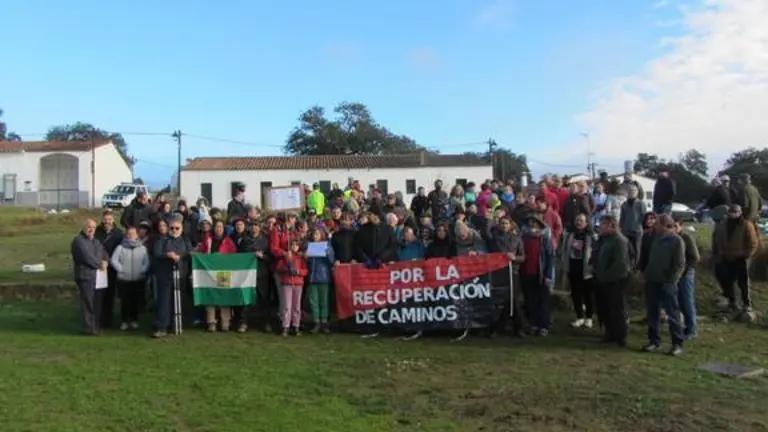  Manifestación camino público usurpado en Santa Eulali