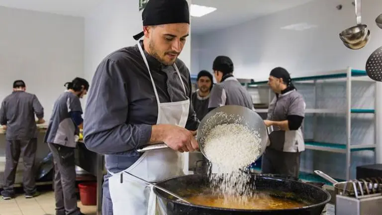 Reportaje sobre la organizaci&oacute;n Proyecto Hombre que ayuda a las personas con adicciones a diferentes sustancias a su recuperaci&oacute;n y reinsercci&oacute;n social