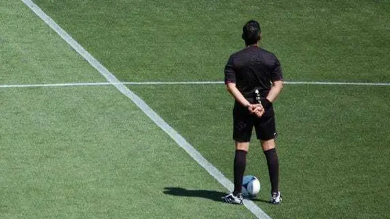 Los &aacute;rbitros se han echado atr&aacute;s.