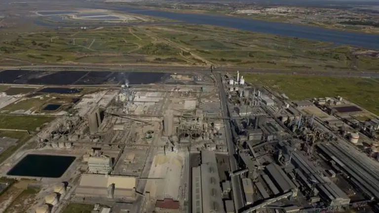 POLIGONO INDUSTRIAL PUNTA DEL SEBO-POLO QUIMICO-HUELVA-ANDALUCIA. 2008-04-05. (C) Pedro ARMESTRE