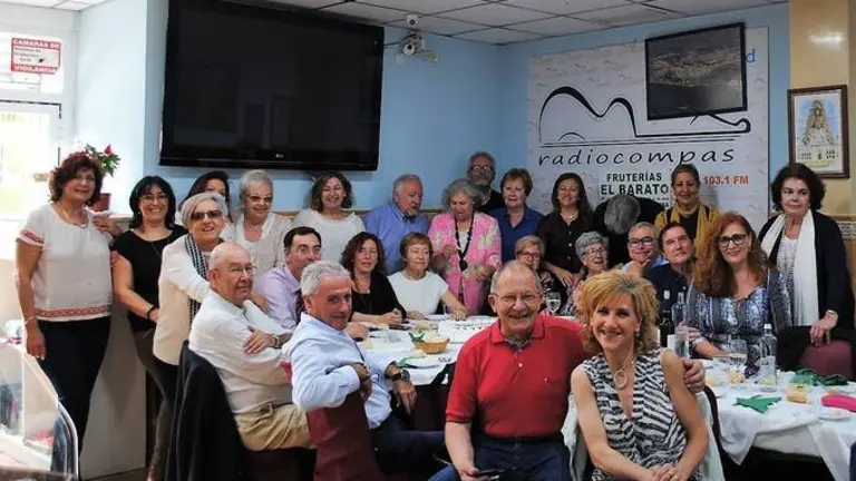 Voluntarios del Tel&eacute;fono de la Esperanza en un acto antes de la pandemia
