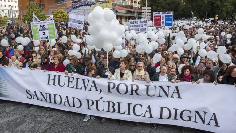 HUELVA, 27/11/16 HUELVA - El movimiento ciudadano ' Huelva , por una Sanidad Digna ' convoca a la ciudadania onubense a una manifestacion en defensa de la sanidad publica . Foto: ALBERTO DIAZ archsev