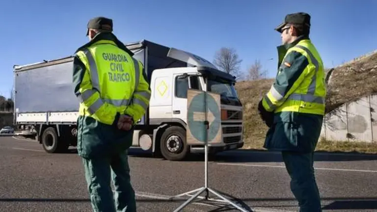La Guardia Civil controlará el denso tráfico que soportarán nuestras vías durante la operación retorno