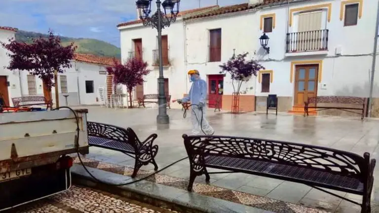 Tareas de desinfecci&oacute;n en Jabugo
