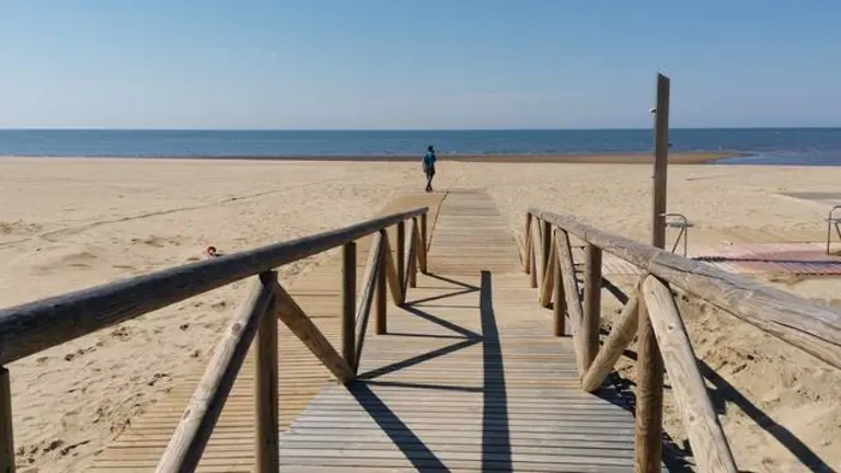 Pasarela de la playa de Isla Canela en Ayamonte