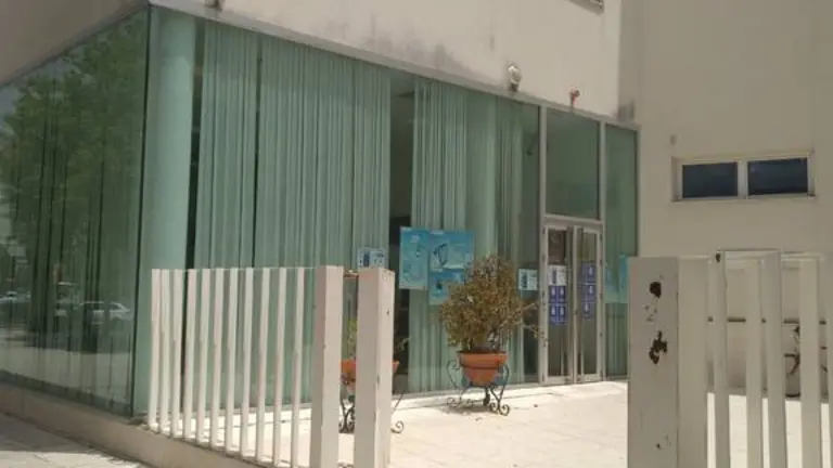 Ventanales en la zona de expedición del DNI.