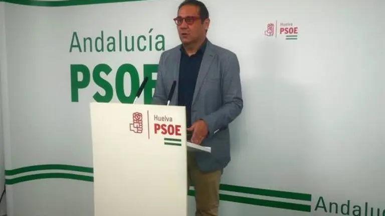 18/09/2020 El diputado nacional por el PSOE de Huelva José Luis Ramos..

El diputado nacional por el PSOE de Huelva José Luis Ramos ha pedido este viernes al resto de representantes parlamentarios por Huelva en el Congreso, --PP, Cs y Vox--, que respalden los Presupuestos Generales del Estado (PGE) porque, de lo contrario, "estarán dimitiendo de su responsabilidad" con Huelva.

ANDALUCÍA ESPAÑA EUROPA HUELVA POLÍTICA
PSOE DE HUELVA.