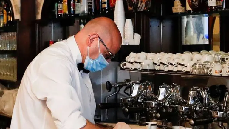 Camarero, uno de los empleos con m&aacute;s demanda en el sector servicios