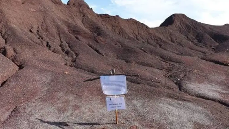 Precinto del Ayuntamiento de Cortegana en zona de acopio.