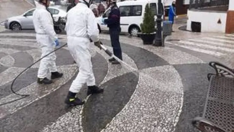 22/03/2020 Tareas de desinfecci&oacute;n en pueblos de Huelva durante la crisis del coronavirus Covid-19..

La Diputaci&oacute;n de Huelva est&aacute; coordinando, a trav&eacute;s del Consorcio Provincial de Bomberos, la desinfecci&oacute;n de zonas p&uacute;blicas en municipios menores de 1.000 habitantes de la provincia onubense.

POLITICA ANDALUC&Iacute;A ESPA&Ntilde;A EUROPA HUELVA
DIPUTACI&Oacute;N DE HUELVA