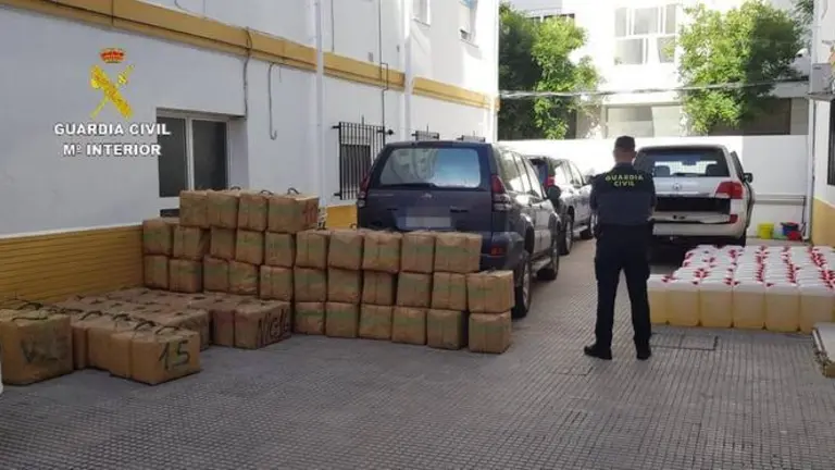 Un alijo incautado en Isla Cristina recientemente. (Archivo)