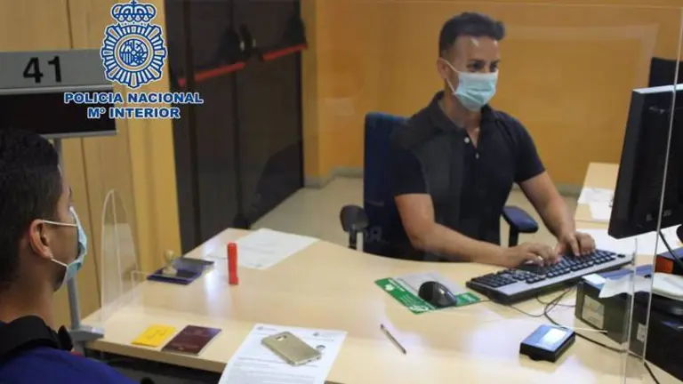 02/08/2020 Nota De Prensa Y Fotograf&iacute;as Polic&iacute;a Nacional: "La Oficina De Extranjer&iacute;a De La Polic&iacute;a Nacional En Almer&iacute;a Amplia Su Horario, Al Igual Que El N&uacute;mero De Citas Previas Establecidas Por D&iacute;a"
POLITICA 
POLIC&Iacute;A DE ALMER&Iacute;A