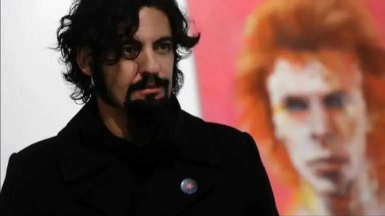 Pedro Rodriguez posa en una de sus exposiciones