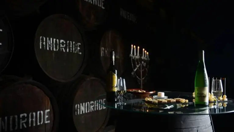 Un de los numerosos templos vitivinícolas del Condado