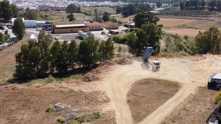 Imagen del traslado de las tierras supuestamente contaminadas a Gibrale&oacute;n