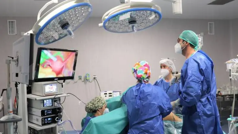 El Hospital Juan Ram&oacute;n Jim&eacute;nez incorpora las t&eacute;cnicas m&aacute;s vanguardistas en la lucha contra el c&aacute;ncer