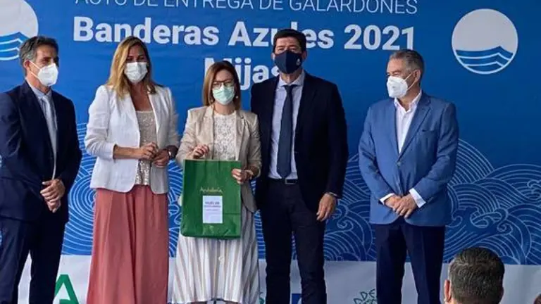 Punta Umbr&iacute;a recoge su bandera azul