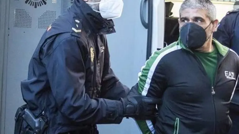 15-11-2021 Huelva.- Tribunales.- Llega a la Audiencia Bernardo Montoya entre medidas de seguridad y sin incidentes.

Bernardo Montoya, acusado de agredir sexualmente y asesinar en el mes de diciembre de 2018 a Laura Luelmo, la profesora zamorana de 26 a&ntilde;os, en la localidad de El Campillo (Huelva), ha llegado este lunes sobre las 9,36 horas a la Audiencia Provincial, donde esta jornada comienza el juicio con jurado popular por este crimen.

POLITICA ANDALUC&Iacute;A ESPA&Ntilde;A EUROPA HUELVA SOCIEDAD
A.PEREZ/EUROPA PRESS.