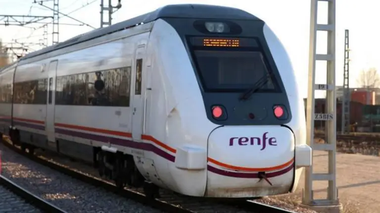 Uno de los trenes que llegan a Huelva
