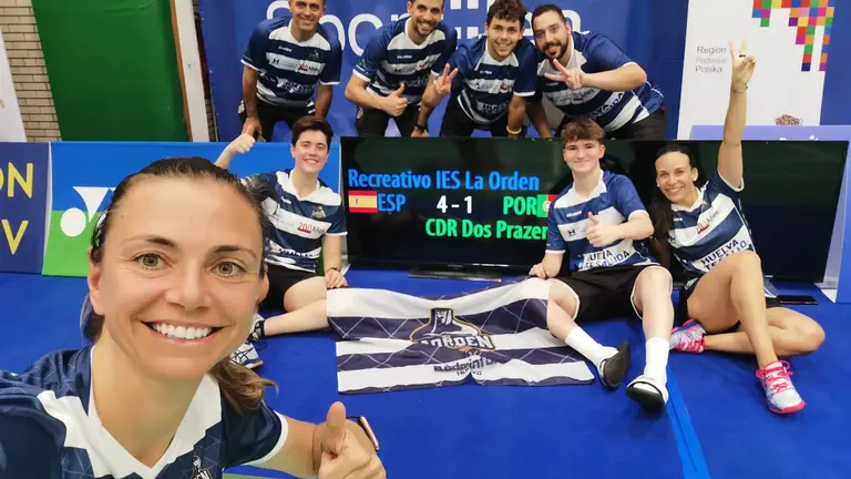 El IES La Orden festeja su primer triunfo en Polonia.