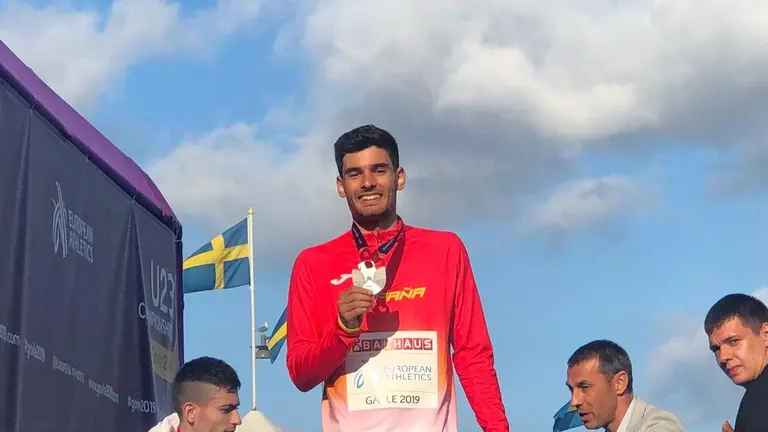 Héctor Santos se ha abonado a ser segundo.