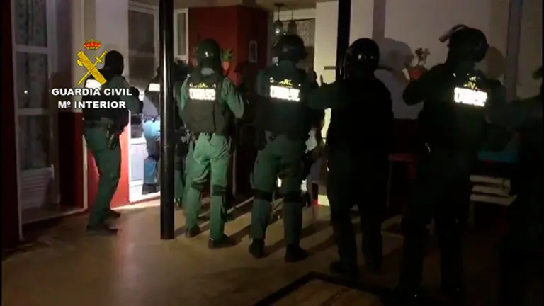 f6174ace-dcbc-42a4-b6c9-61e42cceb179