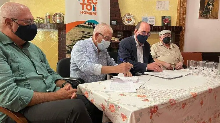 04A8A25F-094B-4291-AED2-A98D11DDD336