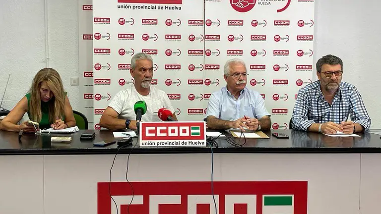 Rueda de prensa de las centrales sindicales en Huelva.