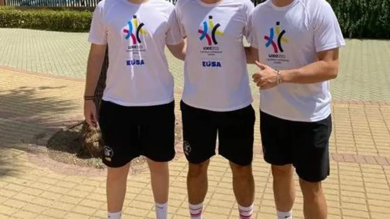 Cebolla, Ristori y García-Quilez, jugadores del Ciudad de Huelva.