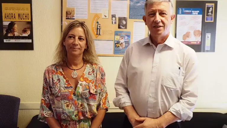 Carmelo Romero y la presidenta de la Asociaci&oacute;n