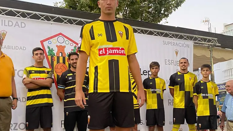 La nueva equipación del San Roque de Lepe.