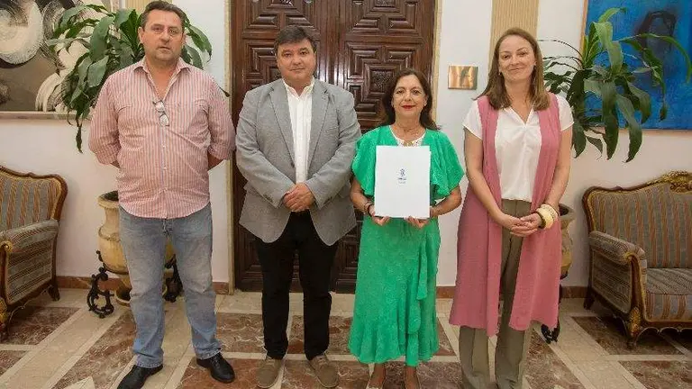 04979F33-E6A9-4FD8-BBC3-6D15FD89A66D