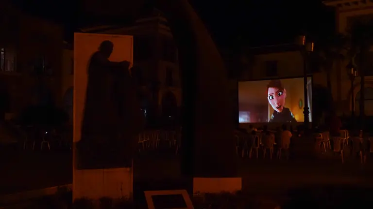 Sesión de cine en Palos.