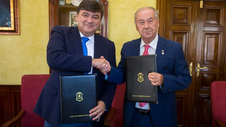 El alcalde y el presidente del Consejo de Hermandades.