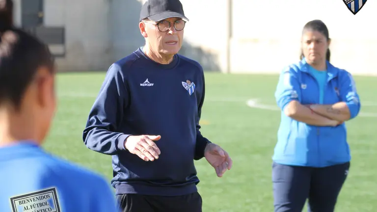 Antonio Toledo sigue como técnico principal.